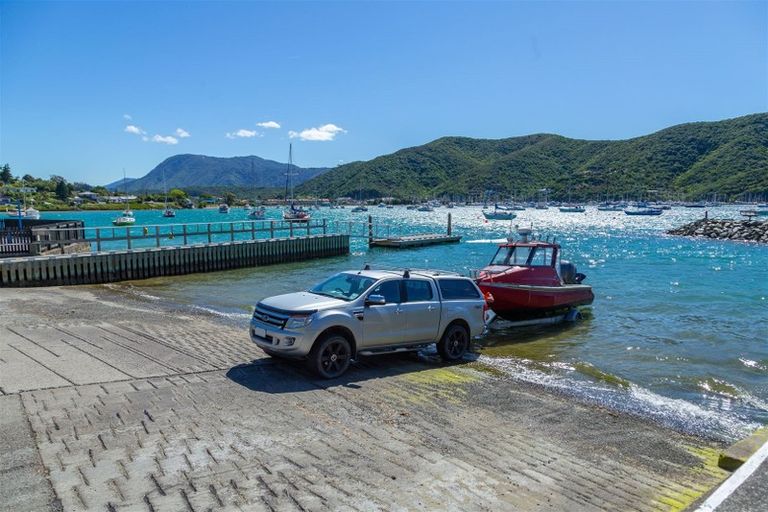 Photo of property in 4 Amelia Crescent, Waikawa, Picton, 7220