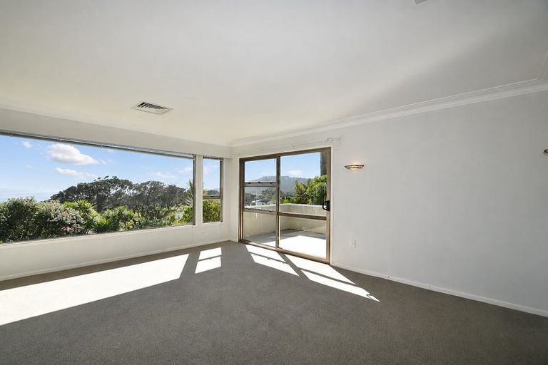 Photo of property in 24 Domain Crescent, Muriwai, Waimauku, 0881