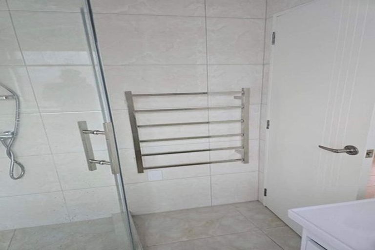 Photo of property in 28b Tiraumea Drive, Pakuranga, Auckland, 2010