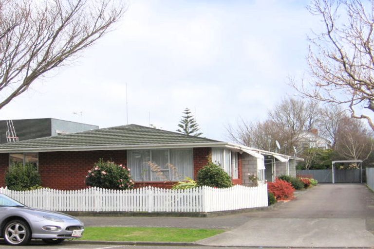 Photo of property in 1/20 Ranfurly Street, Hokowhitu, Palmerston North, 4410