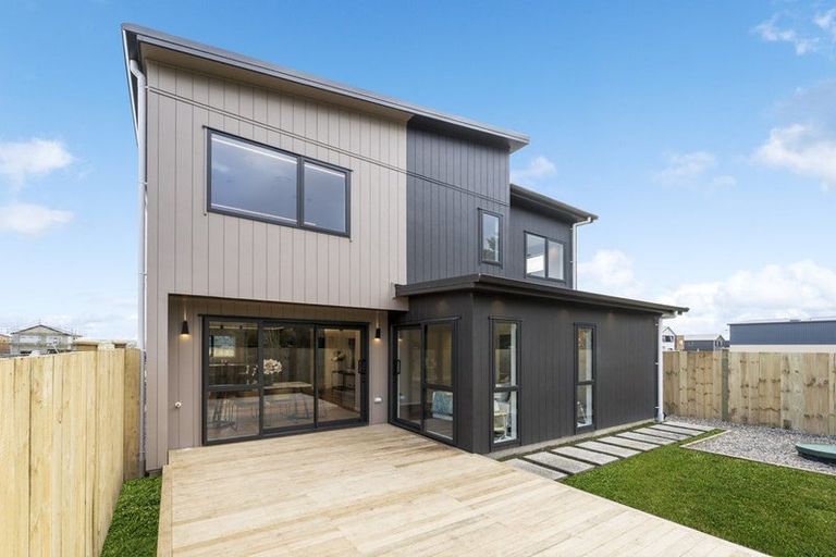 Photo of property in 19 Taipahitini Road, Rosehill, 2113