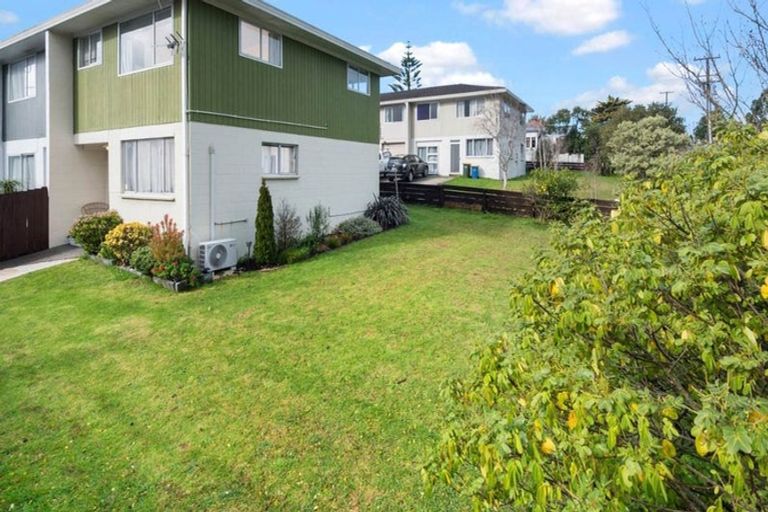 Photo of property in 1/79 West Coast Road, Glen Eden, Auckland, 0602
