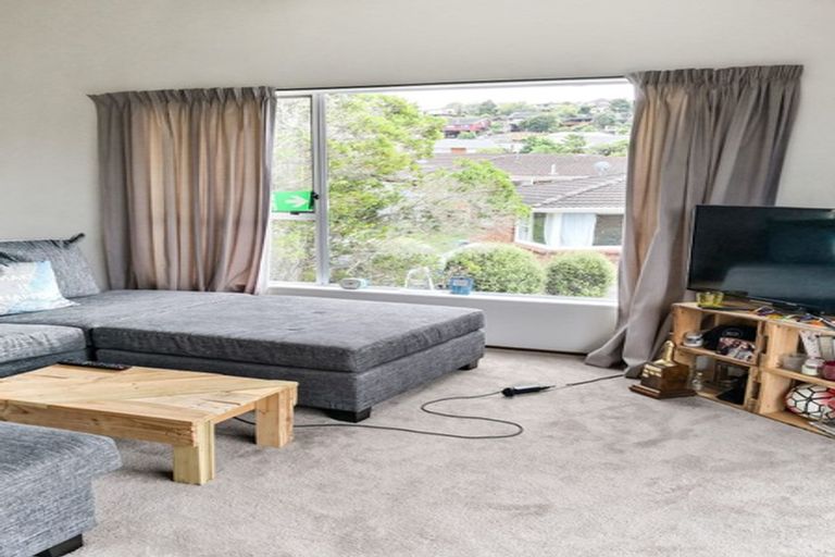 Photo of property in 1/7 Sovereign Place, Glenfield, Auckland, 0629