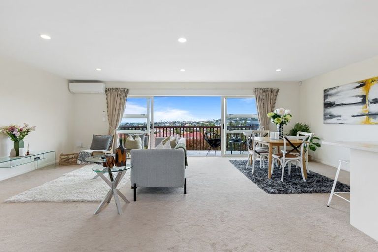 Photo of property in 145f Hobsonville Road, West Harbour, Auckland, 0618