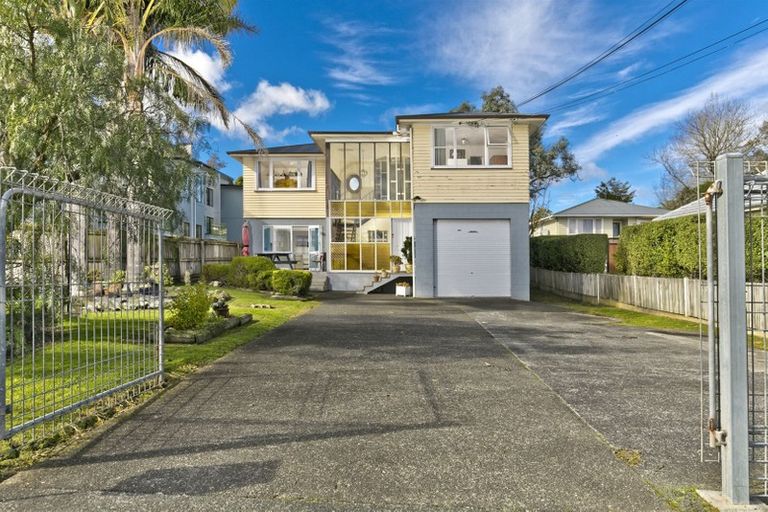 Photo of property in 11 Preston Avenue, Henderson, Auckland, 0610