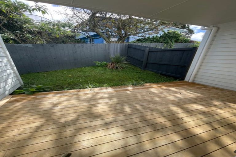 Photo of property in 5d Lavery Place, Sunnynook, Auckland, 0632