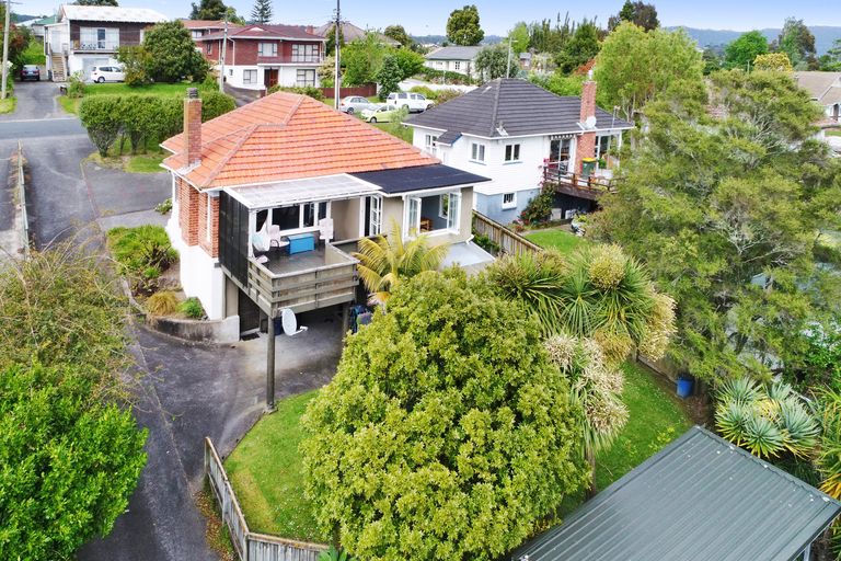 Photo of property in 32 Evans Road, Glen Eden, Auckland, 0602