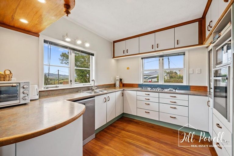 Photo of property in 13 View Street, Maungaturoto, 0520