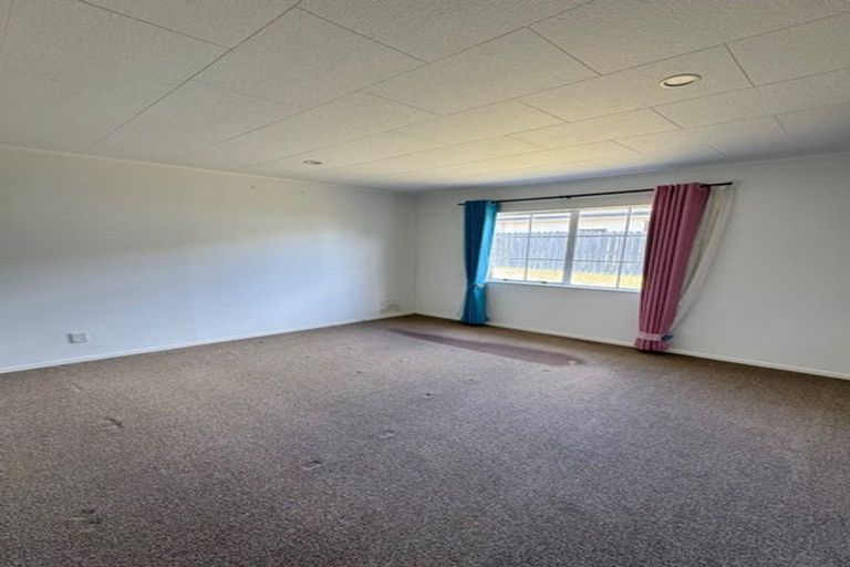 Photo of property in 31 Barbados Drive, Unsworth Heights, Auckland, 0632