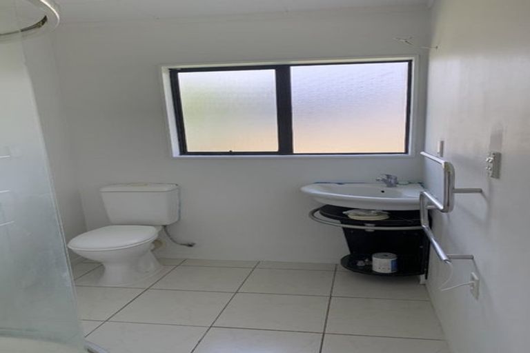 Photo of property in 75 Trias Road, Totara Vale, Auckland, 0629