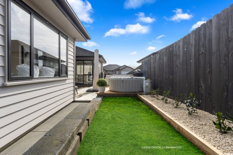 Photo of property in 63 Symes Drive, Red Beach, 0932