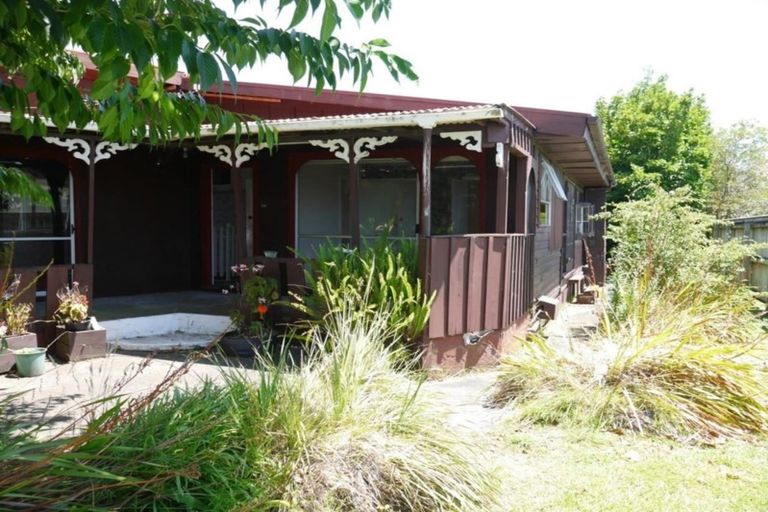 Photo of property in 466 South Road, Omata, New Plymouth, 4374