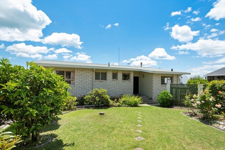 Photo of property in 15 Lorna Place, Brookfield, Tauranga, 3110
