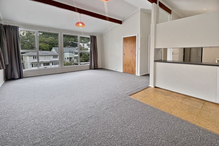 Photo of property in 32 Ngaio Road, Kelburn, Wellington, 6012