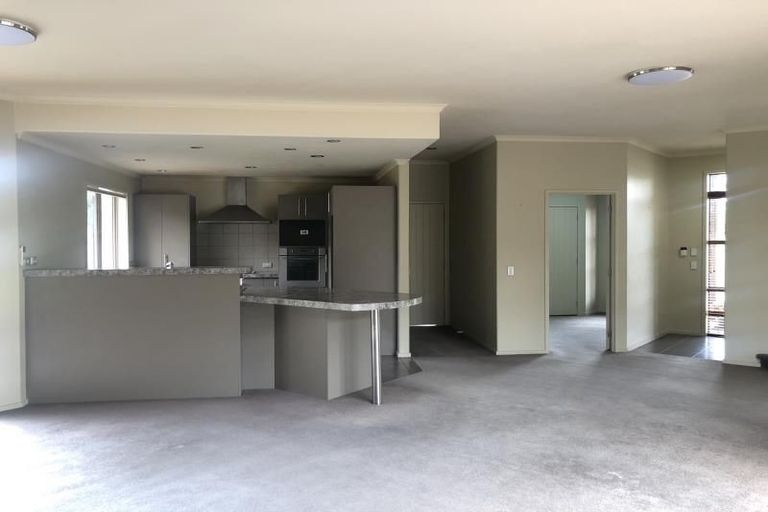 Photo of property in 2 Somerton Drive, Huntington, Hamilton, 3210