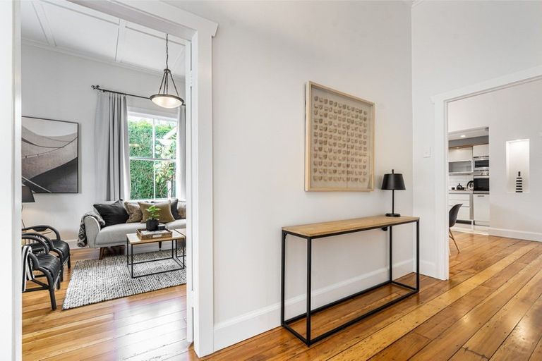 Photo of property in 3/6 Wairoa Road, Devonport, Auckland, 0624