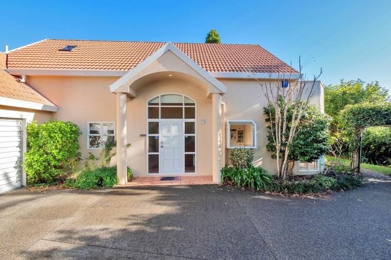 Photo of property in 1 William Bond Street, Stanley Point, Auckland, 0624