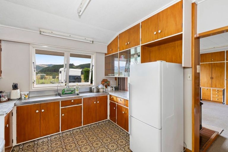 Photo of property in 194 Muhunoa Road East, Ohau, Levin, 5570