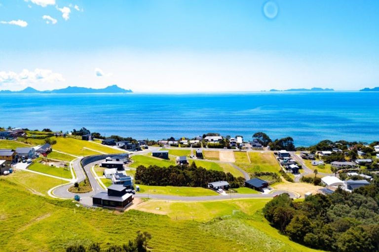 Photo of property in 4 Starlight Place, Langs Beach, 0582