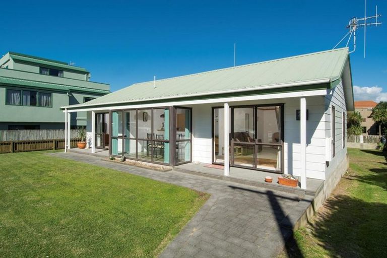 Photo of property in 18 Motiti Road, Papamoa Beach, Papamoa, 3118