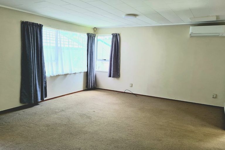 Photo of property in 4 Ballial Place, West Harbour, Auckland, 0618