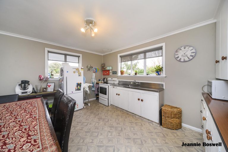 Photo of property in 6 Pukatea Place, Milson, Palmerston North, 4414