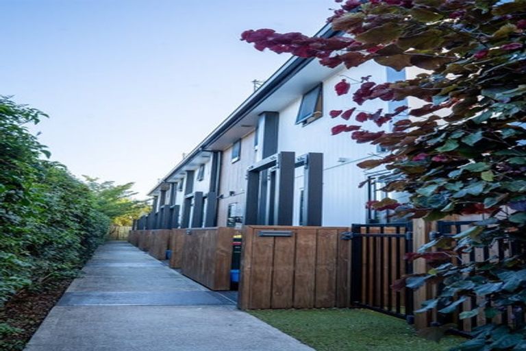 Photo of property in 3/97 Whites Line East, Waiwhetu, Lower Hutt, 5010