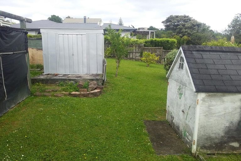 Photo of property in 125 Millbrook Road, Sunnyvale, Auckland, 0612