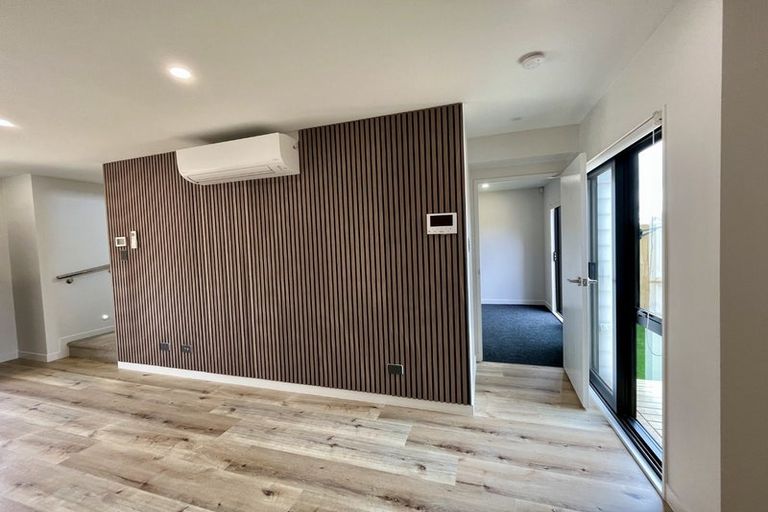 Photo of property in 98d Royal Road, Massey, Auckland, 0614