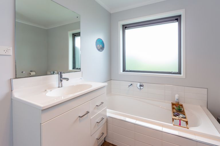 Photo of property in 8 Carteret Place, Aranui, Christchurch, 8061