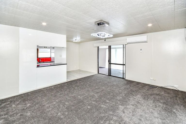Photo of property in 2/10 Nearco Street, Randwick Park, Auckland, 2105