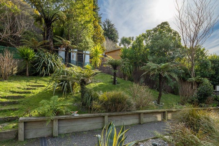 Photo of property in 17 Garden Terrace, Picton, 7220