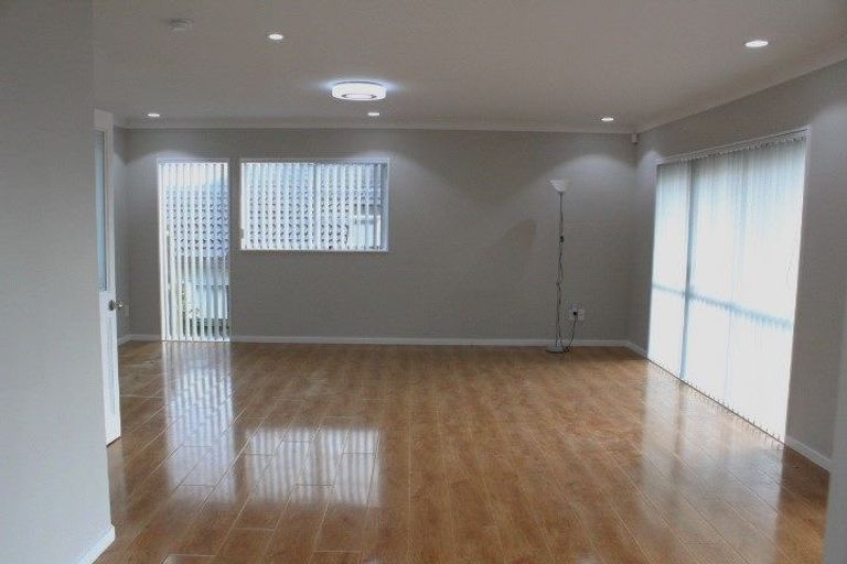Photo of property in 6 Veagh Place, Highland Park, Auckland, 2010