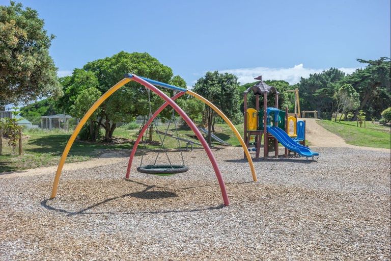 Photo of property in 13 Koputara Road, Himatangi Beach, Foxton, 4891