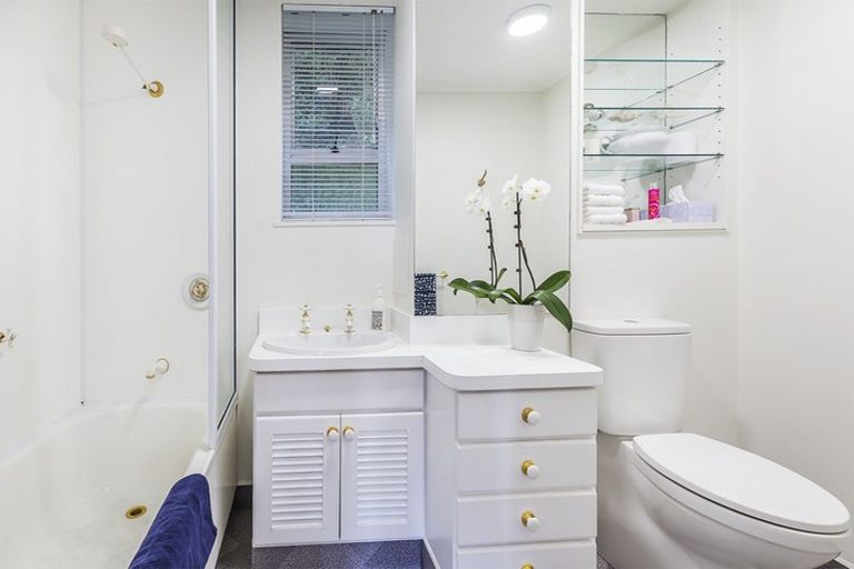 Photo of property in Dorchester Apartments, 144 Oriental Parade, Oriental Bay, Wellington, 6011