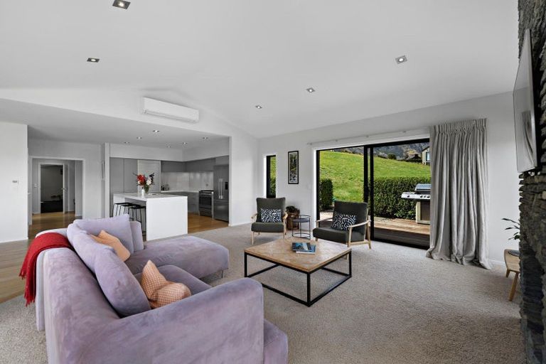 Photo of property in 4 Kinross Lane, Jacks Point, Queenstown, 9371