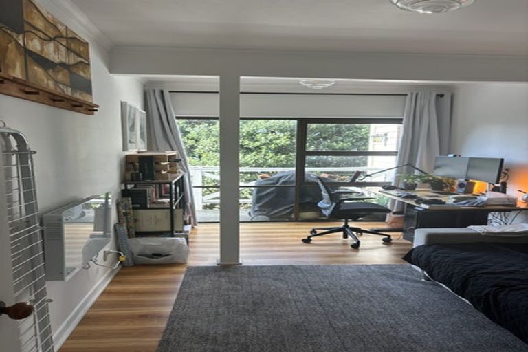 Photo of property in 31 Winchester Street, Kaiwharawhara, Wellington, 6035