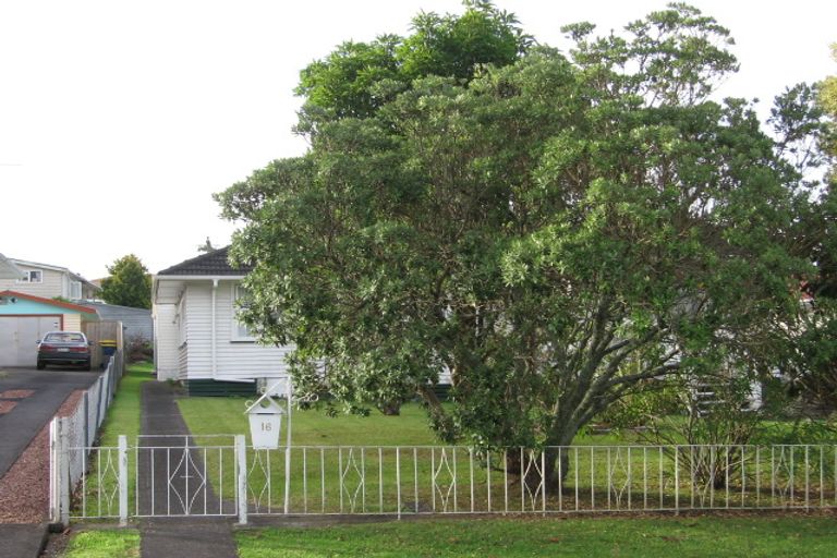 Photo of property in 16 Coniston Avenue, Te Atatu South, Auckland, 0610