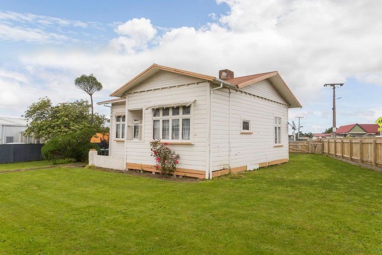 Photo of property in 7 Seddon Street, Dannevirke, 4930