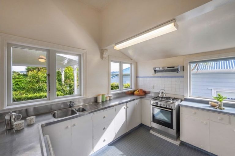 Photo of property in 50 Central Terrace, Kelburn, Wellington, 6012