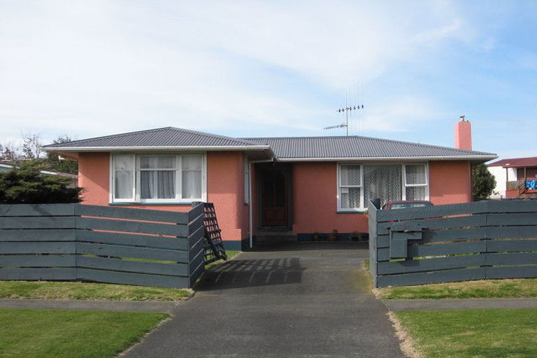 Photo of property in 20 Tainui Street, Castlecliff, Whanganui, 4501