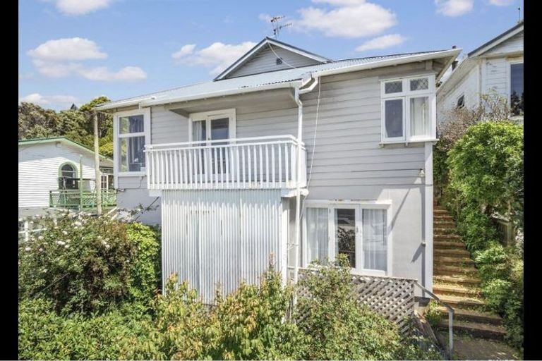 Photo of property in 10 Queens Drive, Kilbirnie, Wellington, 6022