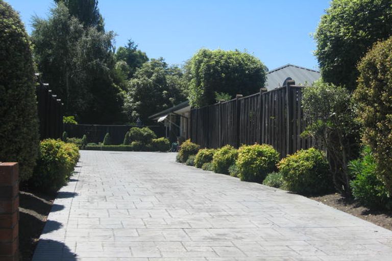 Photo of property in 9 Villa Grove, Ilam, Christchurch, 8041