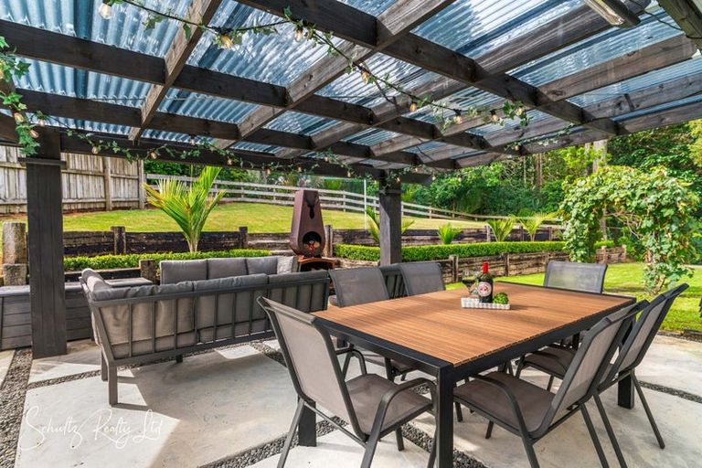 Photo of property in 16 Whaka Street, Maungaturoto, 0520