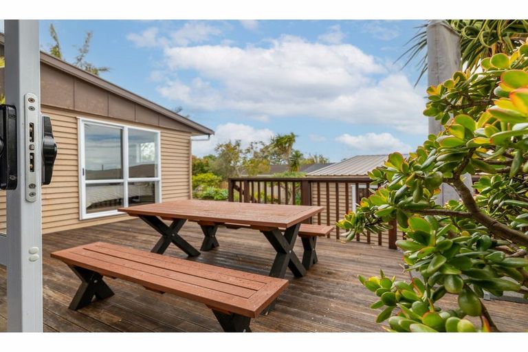 Photo of property in 202 Te Atatu Road, Te Atatu South, Auckland, 0610