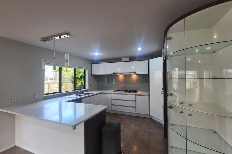 Photo of property in 21a Dallinghoe Crescent, Milford, Auckland, 0620