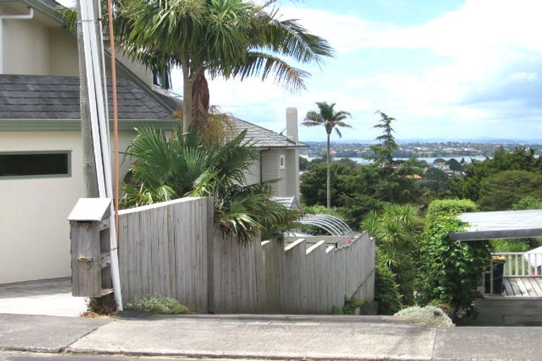 Photo of property in 7 Wakanui Street, Birkenhead, Auckland, 0626