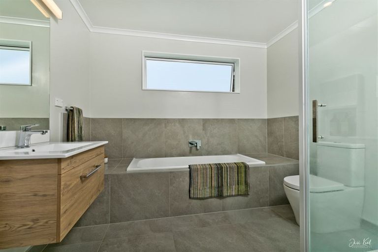 Photo of property in 86 Bomb Point Drive, Hobsonville, Auckland, 0616