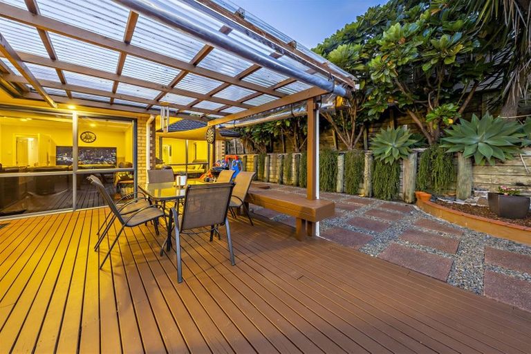 Photo of property in 43 Mt Lebanon Crescent, The Gardens, Auckland, 2105