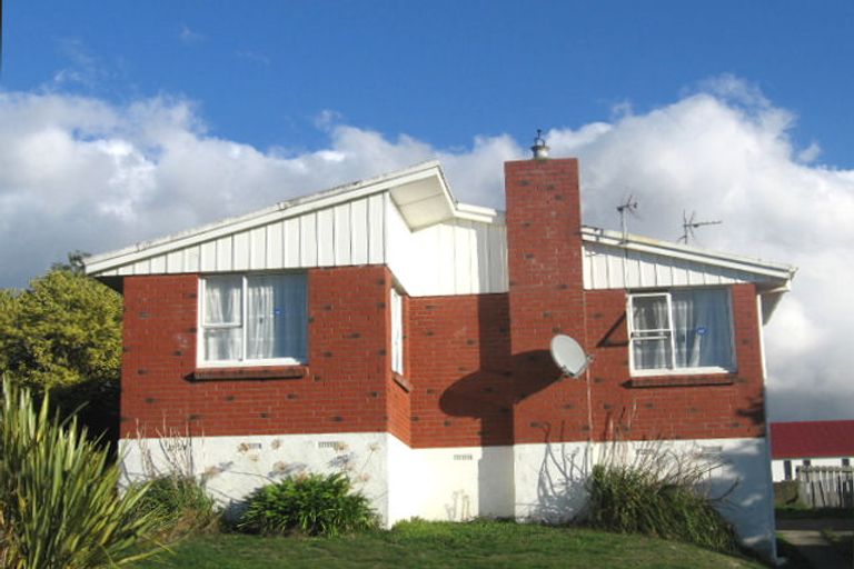 Photo of property in 3 Bellona Place, Cannons Creek, Porirua, 5024